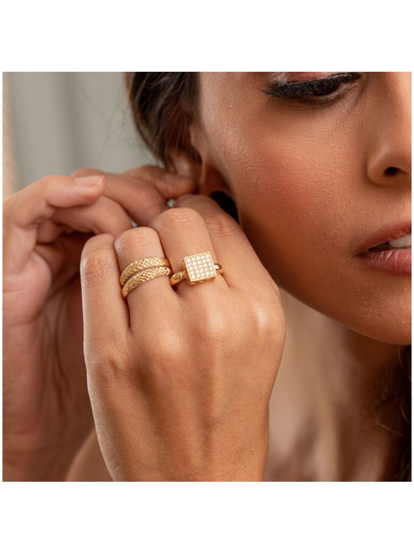 Anel Feminino de Ouro 18k Quadrado Médio