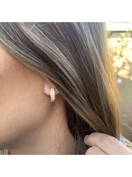 Brinco Argola de Ouro 18k com Cravação de Zircônias Médio